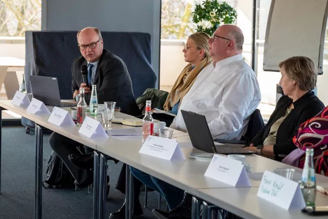Markus Leßmann stellt sich den Fragen.