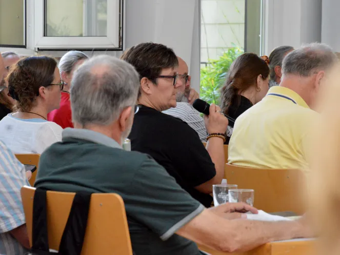 Menschen bei der Jahrestagung Ehrenamt Straffälligenhilfe
