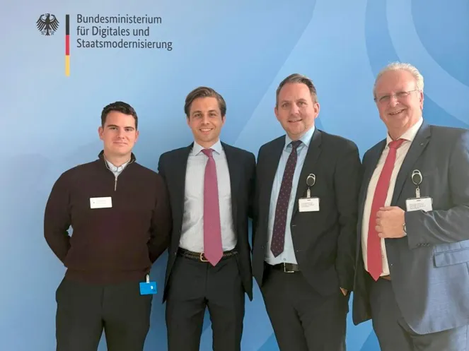 Die Gründer des Start-ups myo mit Christian Potthoff, Geschäftsführer der Diakonie Michaelshoven Pflege und Wohnen gGmbH, Uwe Ufer, Vorstand Diakonie Michaelshoven