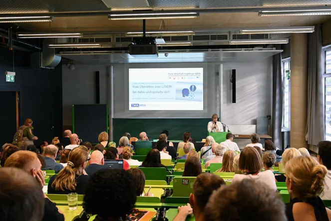 Das Plenum beim Treffen der Menschen mit Armutserfahrung 2026