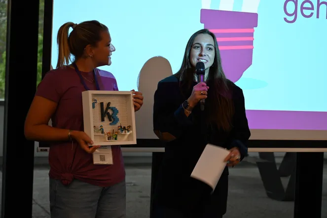 Melanie Welp-Bach und Leonie Dahlem beim HR-Barcamp West