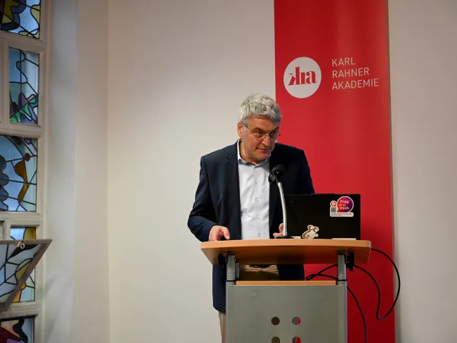 Fachtagung LAG FW NRW Schuldnerberatung in Köln Staatssekretär Lorenz Bahr