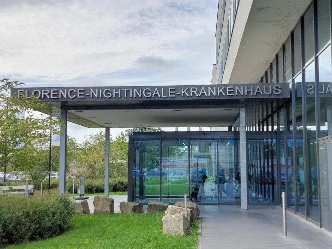 Klinikeingang-Florence-Nightingale-Krankenhaus