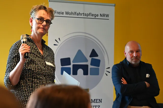 Moderatorin Anke Bruns bei der Tagung Kinderschutz