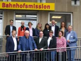 Gruppe vor Bahnhofsmission Essen