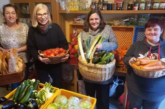 Mitarbeiterinnen des "Helferkreis Kalkofen", der mit dem Helmut-Simon-Preis 2020 der Diakonien in Rheinland-Pfalz ausgezeichnet wurde (Foto: Helferkreis Kalkofen)