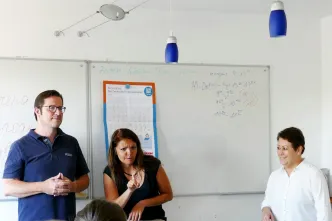 Ralf Isermann, Irina Pleis und Tanja Bergen in dem Gebärdenkurs.