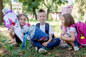 Schulranzen, Schultüte, kleine Geschenke und festliche Kleidung für den ersten Tag: Familien geben viel Geld zum Schulstart aus.