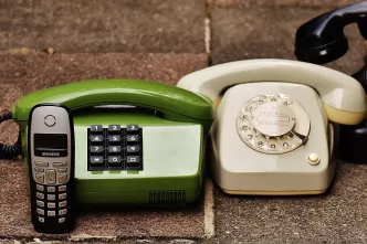 Neue und alte Telefonmodelle 