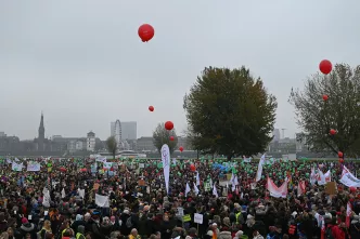 32.000 Demonstrierende bei der Demo der Freien Wohlfahrtspflege in Düsseldorf.