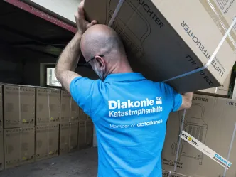 ohne Logo: HUK hilft e.V. unterstützt in einem neuen Projekt die Katastrophenvorsorge in Deutschland, um betroffenen Menschen im Ernstfall schnell und gezielt mit technischen Geräten und Hilfsgütern helfen zu können.