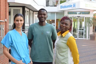 Geoffrey Shilongo, Yousra Litime und Tatiana Madzu Defo, internationale Pflegekräfte im Haus Bavier in Erkrath